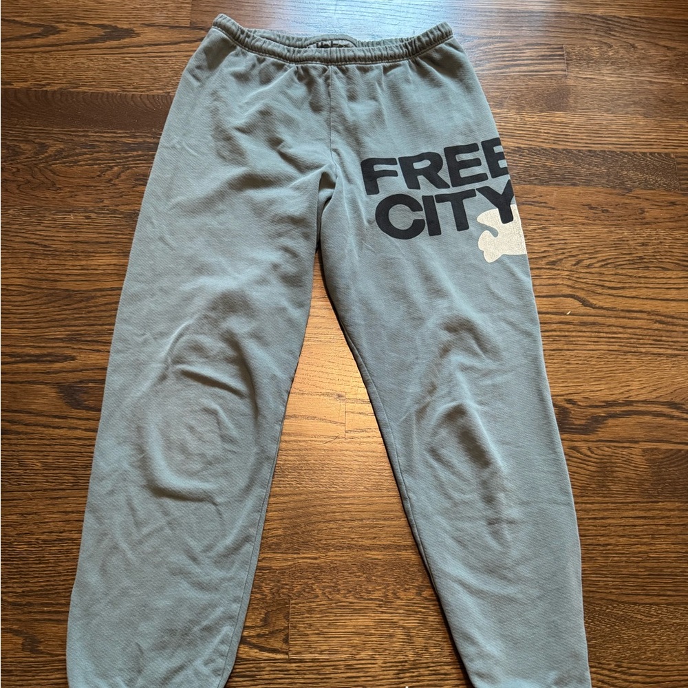 Freecity Seeatpants, size XS, faded green (surplus green)
